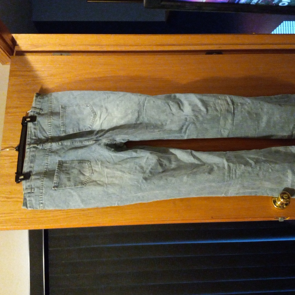 Light Blue Straight-Leg Jeans with Red Floral Embroidery - Picture 5 of 12